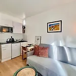 Parisian Cocoon In Batignolles Next To Montmartre