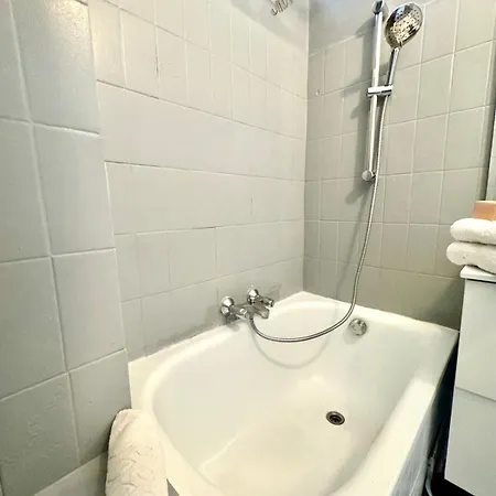 Parisian Cocoon In Batignolles Next To Montmartre Appartamento *